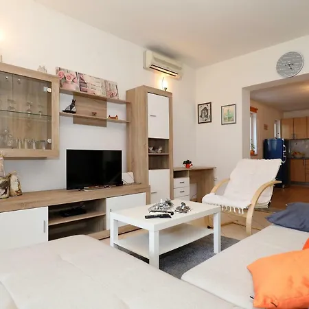 Zdravka Holiday home